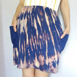Batikovaná sukňa do modra